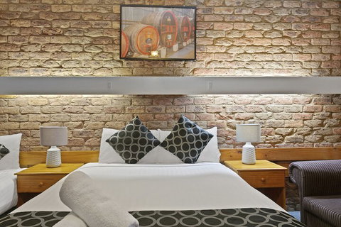 The Settlement Historic Hotel - Kingaroy Accommodation 6