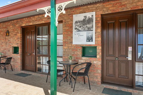 The Settlement Historic Hotel - Kingaroy Accommodation 2