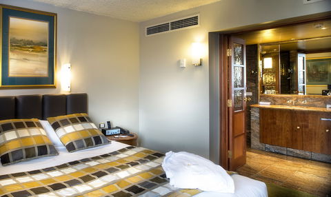 Country Club Tasmania - Kingaroy Accommodation 6