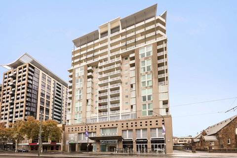 Oaks Adelaide Embassy Suites - Kingaroy Accommodation 0