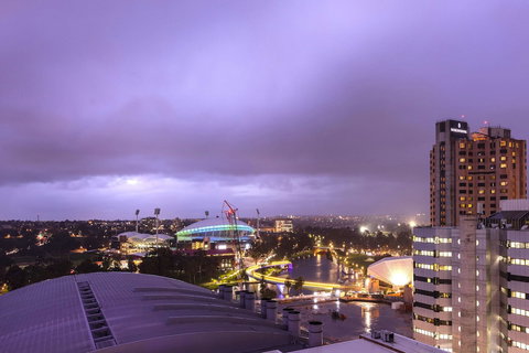 Oaks Adelaide Embassy Suites - Kingaroy Accommodation 5