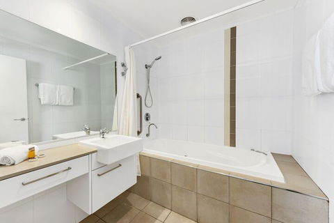 Flynns Beach Resort - Kingaroy Accommodation 6