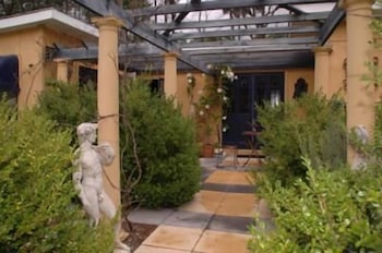 Le Petit Palais Villas - Kingaroy Accommodation 1