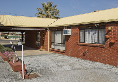 Country Roads Motor Inn Narrandera - Kingaroy Accommodation 2