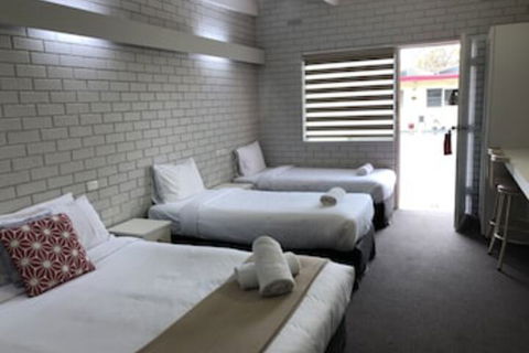 Wattle Motel - Kingaroy Accommodation 0