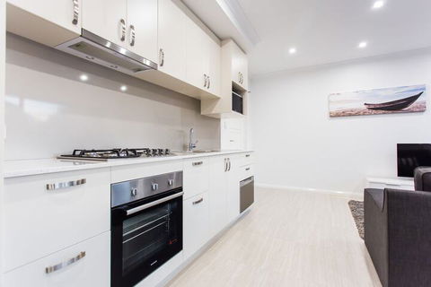 Reflections By Rockingham Apartments - Kingaroy Accommodation 4