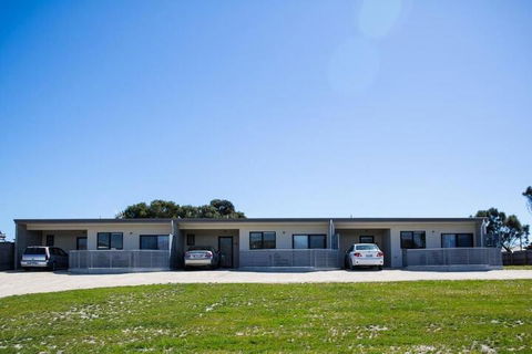 Island Quarters - Kingaroy Accommodation 1