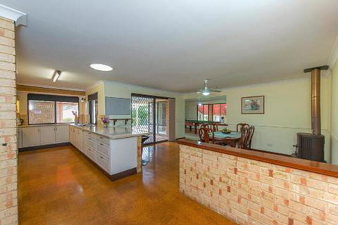 Holiday House On One Six Six - Kingaroy Accommodation 4