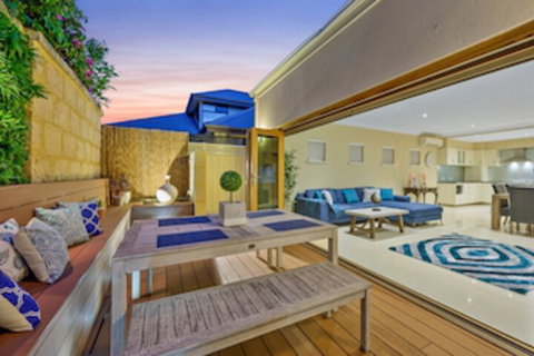 Sorrento Beach Manor - Kingaroy Accommodation 0