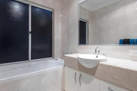 Sorrento Beach Manor - Kingaroy Accommodation 4