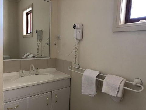 Outback Quarters - Kingaroy Accommodation 6