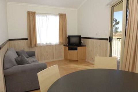 Longreach Tourist Park Caravan Park - Kingaroy Accommodation 4