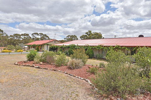 Inglewood Motel And Caravan Park - Kingaroy Accommodation 2