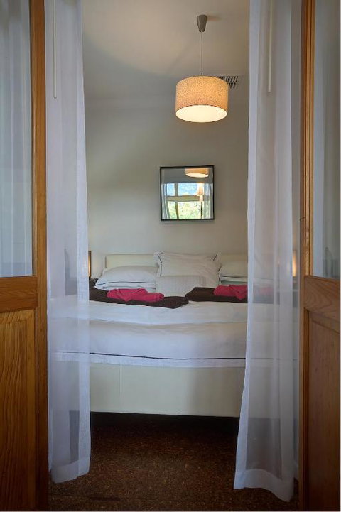 Feathertop Winery - Kingaroy Accommodation 3