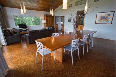 Feathertop Winery - Kingaroy Accommodation 6