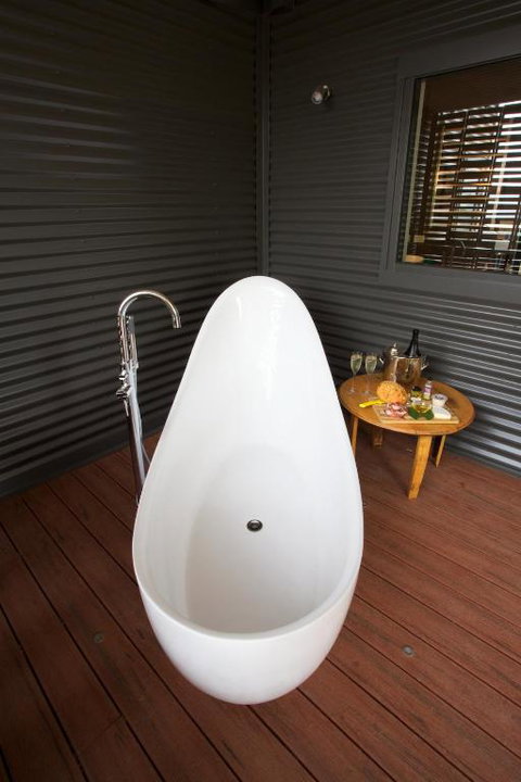 Feathertop Winery - Kingaroy Accommodation 4