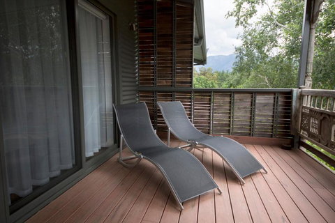 Feathertop Winery - Kingaroy Accommodation 2