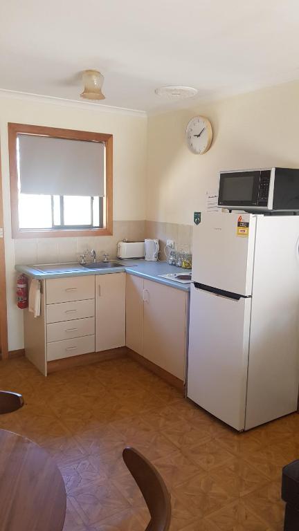 Parndana Hotel Cabins - Kingaroy Accommodation 4