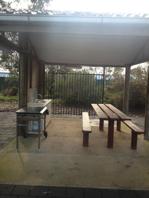 Parndana Hotel Cabins - Kingaroy Accommodation 6