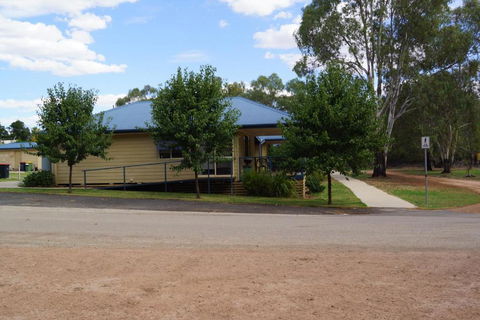 Tooleybuc River Retreat Villas - Kingaroy Accommodation 4