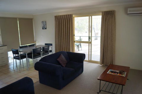 Tooleybuc River Retreat Villas - Kingaroy Accommodation 6