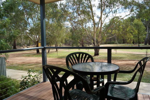 Tooleybuc River Retreat Villas - Kingaroy Accommodation 5