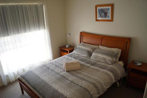 Tooleybuc River Retreat Villas - Kingaroy Accommodation 1