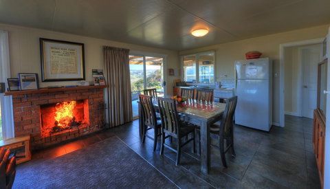 Arthur River Spa Cottage - Kingaroy Accommodation 1