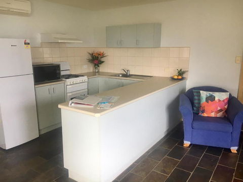Blue Waters Holiday Cottages For 2 - Kingaroy Accommodation 2