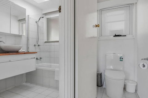 Long Beach House Apartments Sandy Bay - Kingaroy Accommodation 0