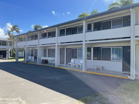 Queens Beach Motor Hotel - Kingaroy Accommodation 1