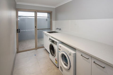 Geographe House - Kingaroy Accommodation 2