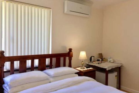 The Royal Dolphin B&B In Safety Bay - Kingaroy Accommodation 0