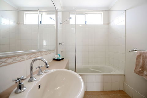 Wavecrest Village & Tourist Park - Kingaroy Accommodation 4