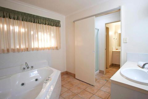 Verandahs - Kingaroy Accommodation 3