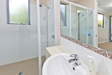 Whatmans Beach House - Kingaroy Accommodation 6