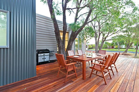 Whatmans Beach House - Kingaroy Accommodation 4