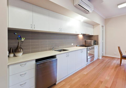 Whatmans Beach House - Kingaroy Accommodation 5