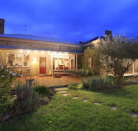Lochinver Farm Homestead  Cottages - Kingaroy Accommodation
