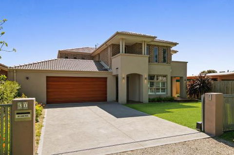 Luxury Coastal Escape - Kingaroy Accommodation 5