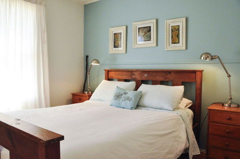 FALMOUTH Seadrift Cottage - Kingaroy Accommodation 5