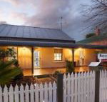 Rawsons Retreat Five Bedroom Home Walk CBD Includes Breakfast - Kingaroy Accommodation