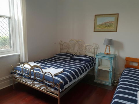 Captains Heritage Cottage - Kingaroy Accommodation 3