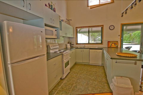 Cliff House Cottage - Kingaroy Accommodation 4