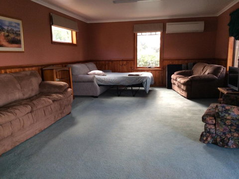 Our Cottage - Kingaroy Accommodation 4