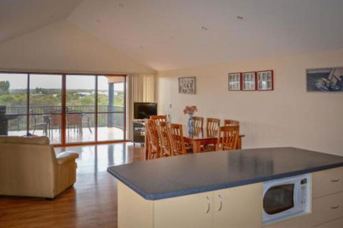 The Curly Seahorse - Kingaroy Accommodation 3