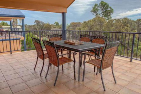 The Curly Seahorse - Kingaroy Accommodation 7