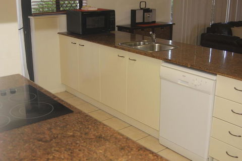The Apartments Kings Beach Surfside - Kingaroy Accommodation 2