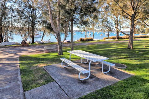 Wemberley Lakehouse - Kingaroy Accommodation 6