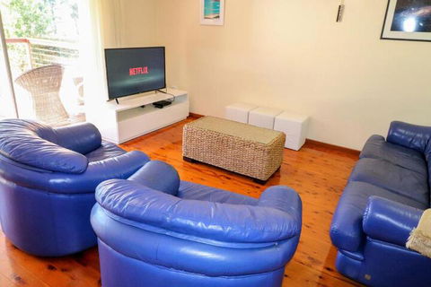 Wemberley Lakehouse - Kingaroy Accommodation 2